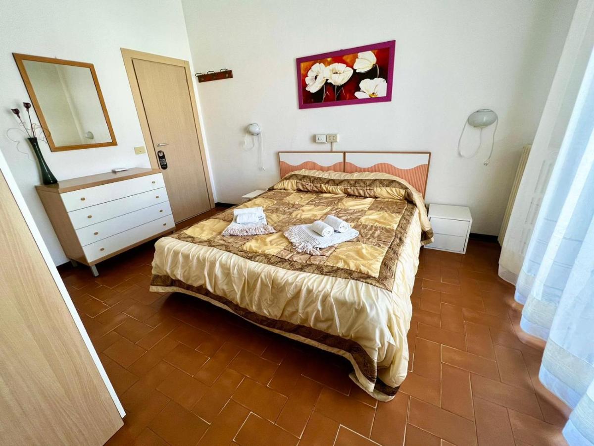 Bed&Breakfast Villa Lorena Forte dei Marmi Exterior photo